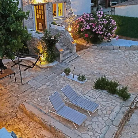 My Casa Vento - Spacious House With Garden, Bbq And Parking * Пореч