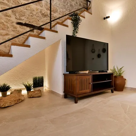 Дом отдыха My Casa Vento - Spacious House With Garden, Bbq And Parking Пореч
