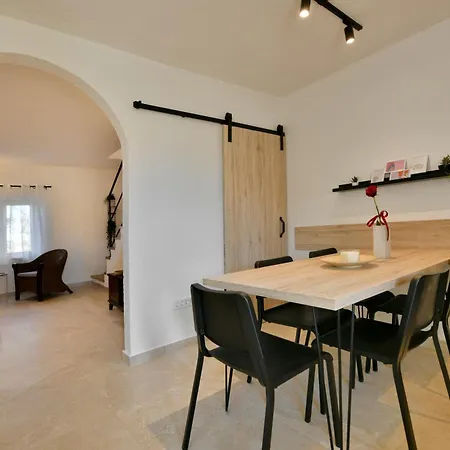 My Casa Vento - Spacious House With Garden, Bbq And Parking Пореч