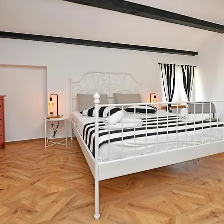 Дом отдыха My Casa Vento - Spacious House With Garden, Bbq And Parking Пореч