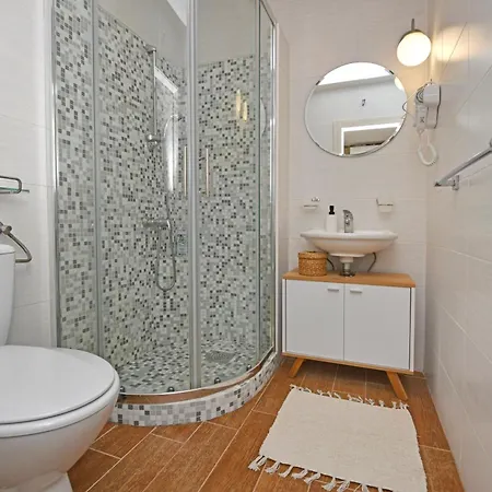 My Casa Vento - Spacious House With Garden, Bbq And Parking * Пореч
