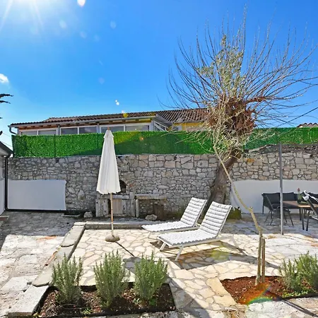 My Casa Vento - Spacious House With Garden, Bbq And Parking Пореч