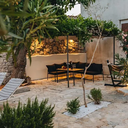 Дом отдыха My Casa Vento - Spacious House With Garden, Bbq And Parking Пореч