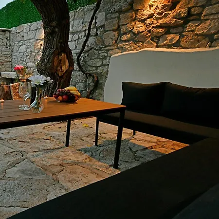 Дом отдыха My Casa Vento - Spacious House With Garden, Bbq And Parking Пореч