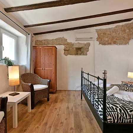 Дом отдыха My Casa Vento - Spacious House With Garden, Bbq And Parking Пореч